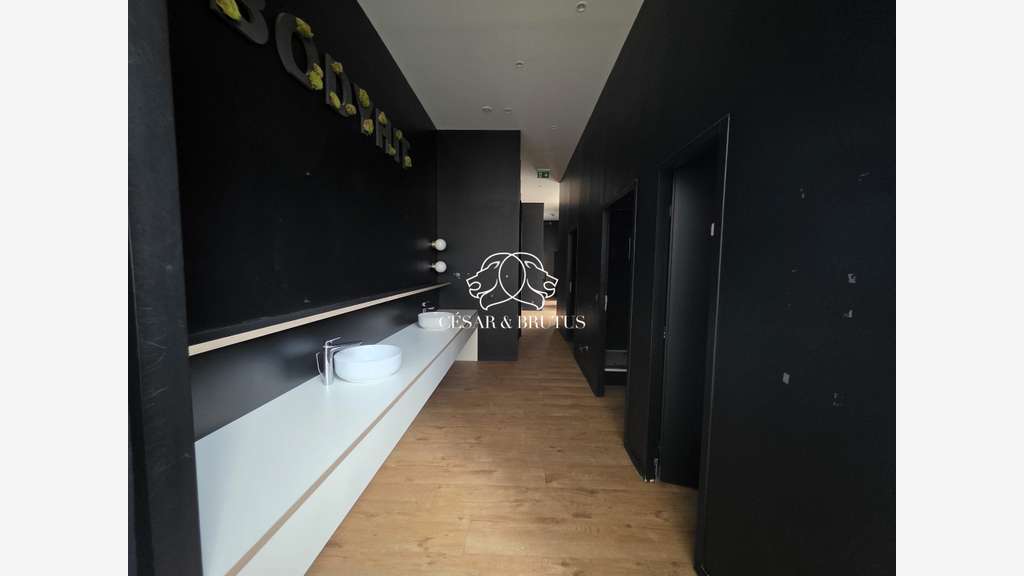 A louer local commercial 115m² à Lyon 2 Confluence