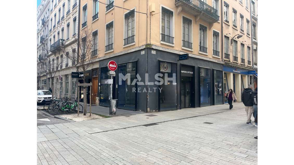 Local en angle de rue à louer 91m² à Lyon 2e