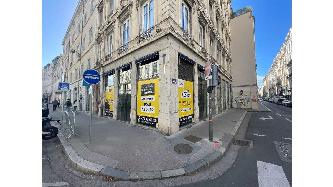Local commercial 140m² à louer Rue Saint Exupery