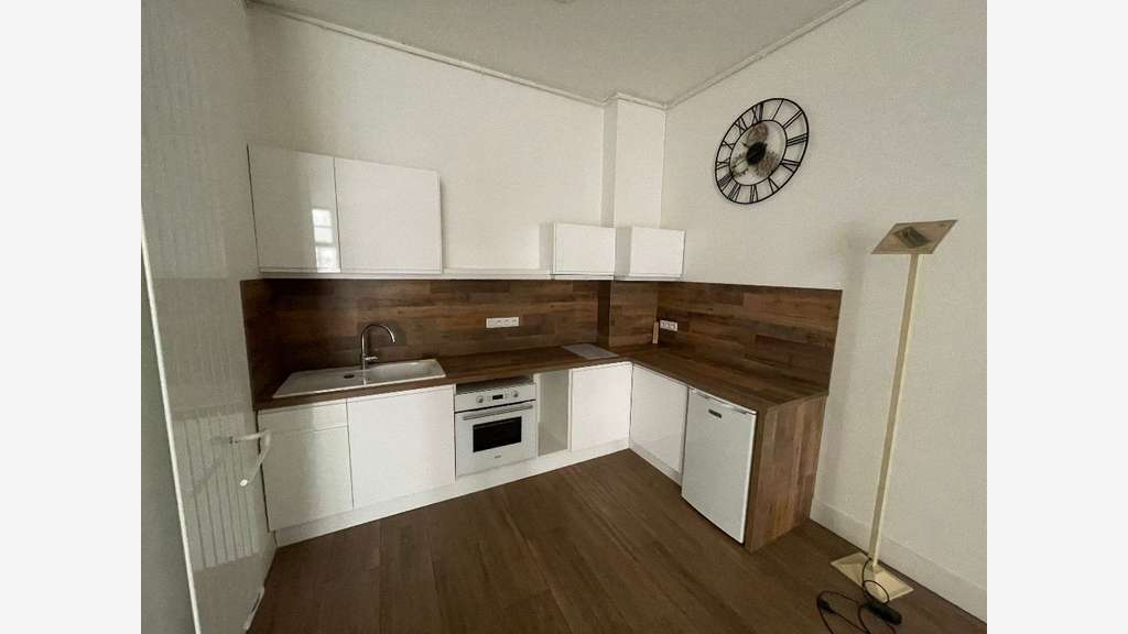 Loue local 50m² sur cour intérieure à Lyon 69002