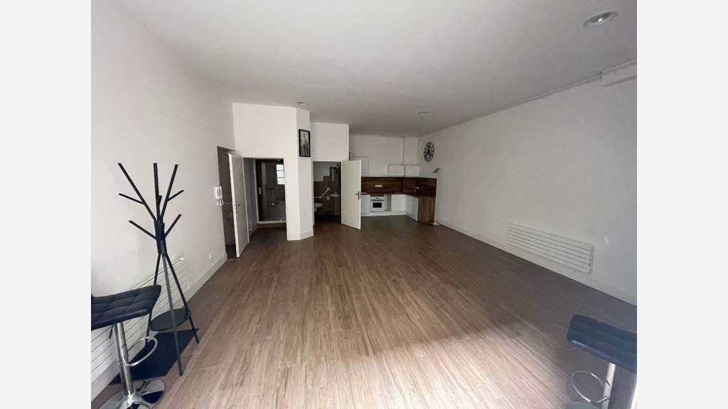 Loue local 50m² sur cour intérieure à Lyon 69002