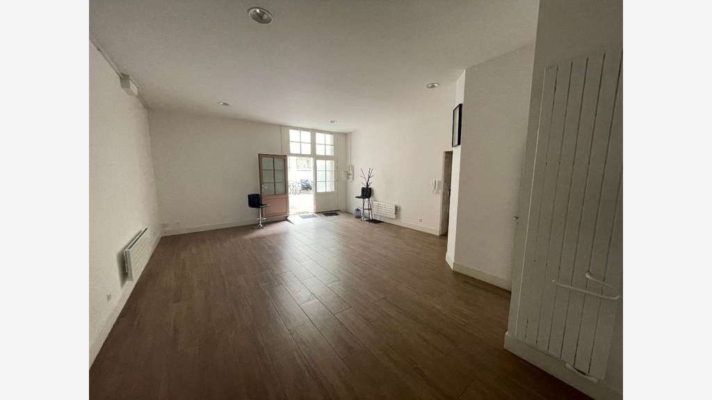 Loue local 50m² sur cour intérieure à Lyon 69002
