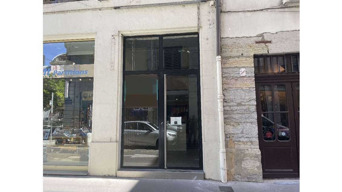 A louer local commercial 69002 place des Célestins
