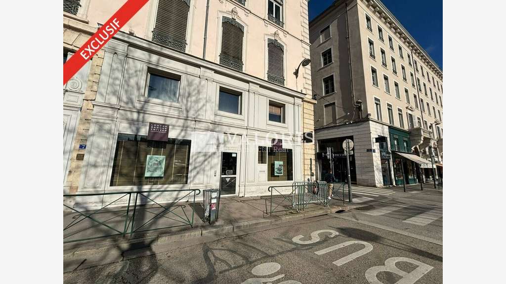 Location beau local 250m² Lyon 2e Place Bellecour