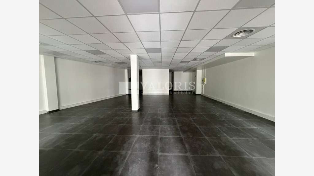 A louer local en angle 155m² à Lyon 2e 
