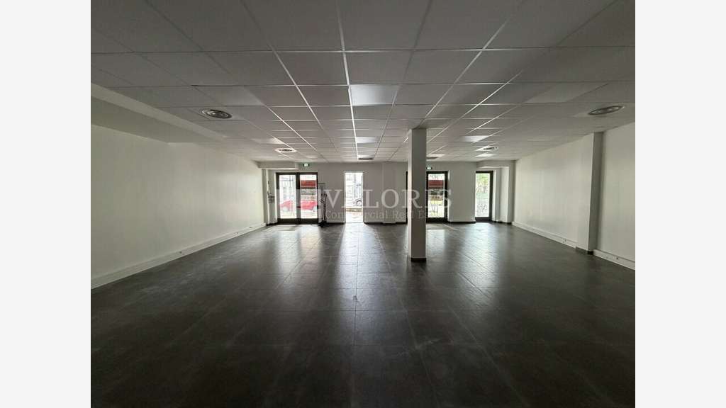 A louer local en angle 155m² à Lyon 2e 