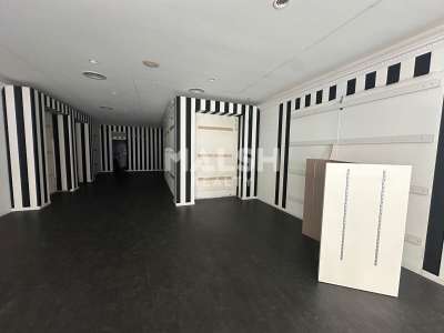Local à louer 98m² à Lyon 2e rue Victor Hugo