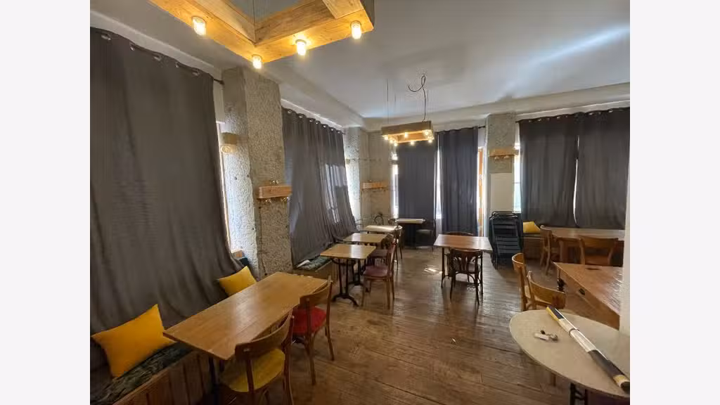 A louer local commercial d'angle 84m² à Lyon 69002