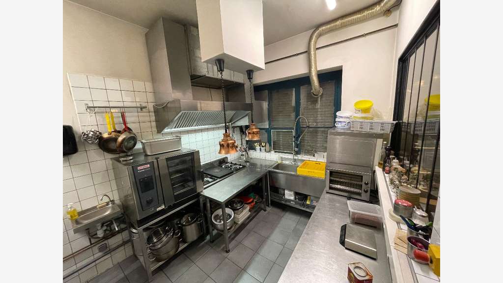 A louer local commercial d'angle 84m² à Lyon 69002