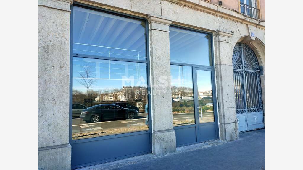 LOCAL COMMERCIAL À LOUER - 74 m² - LYON 2
