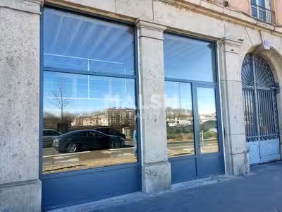 LOCAL COMMERCIAL À LOUER - 74 m² - LYON 2