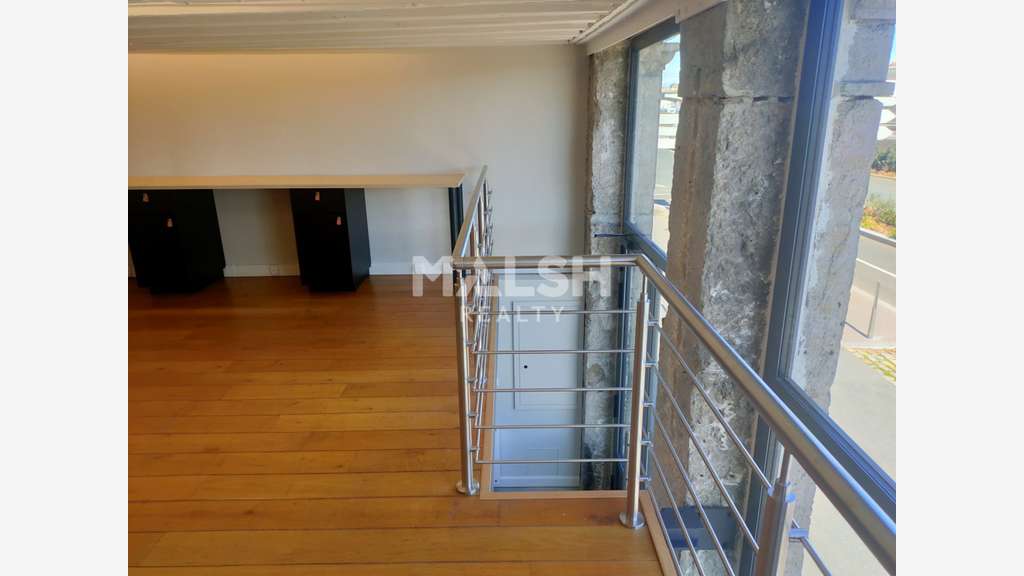 LOCAL COMMERCIAL À LOUER - 74 m² - LYON 2