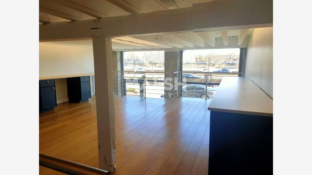 LOCAL COMMERCIAL À LOUER - 74 m² - LYON 2
