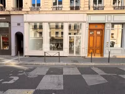 Local commercial de 243m² à louer à Lyon 69002