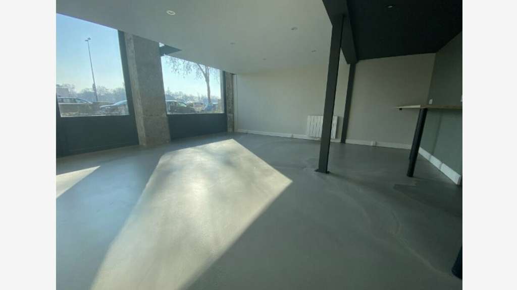 Local commercial 71m² à louer Lyon 69002 Perrache