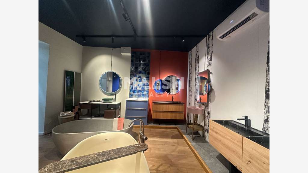 LOCAL COMMERCIAL À LOUER - 72,14 m² - LYON 2