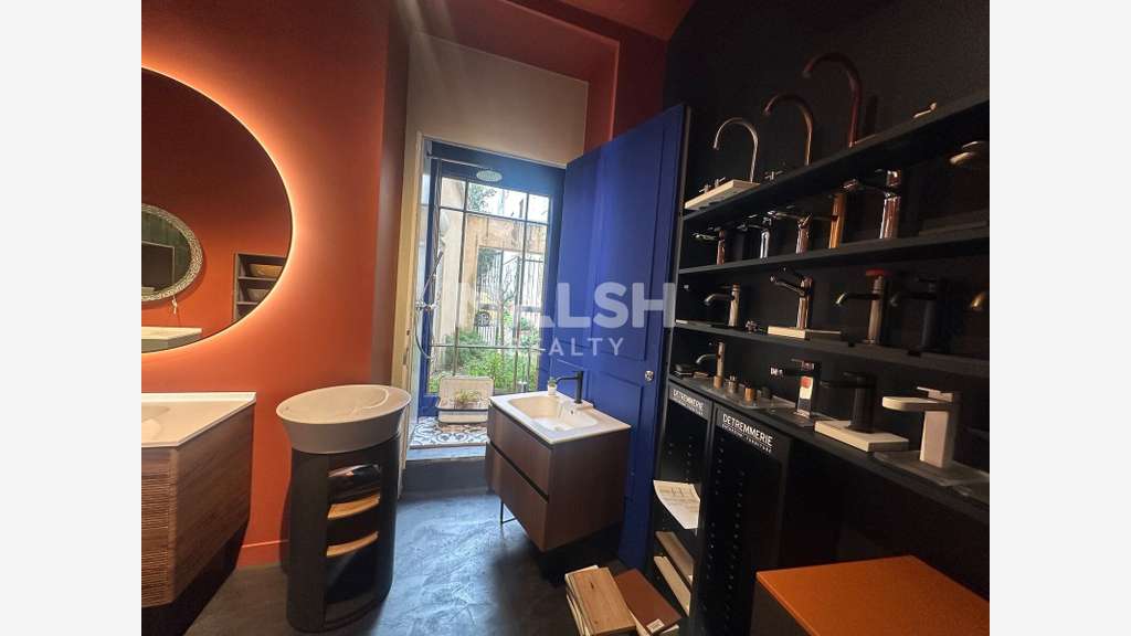 LOCAL COMMERCIAL À LOUER - 72,14 m² - LYON 2