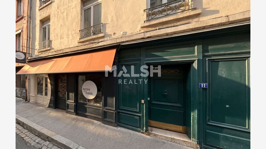 LOCAL COMMERCIAL À LOUER - 72,14 m² - LYON 2