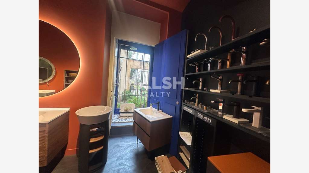 LOCAL COMMERCIAL À LOUER - 72,14 m² - LYON 2