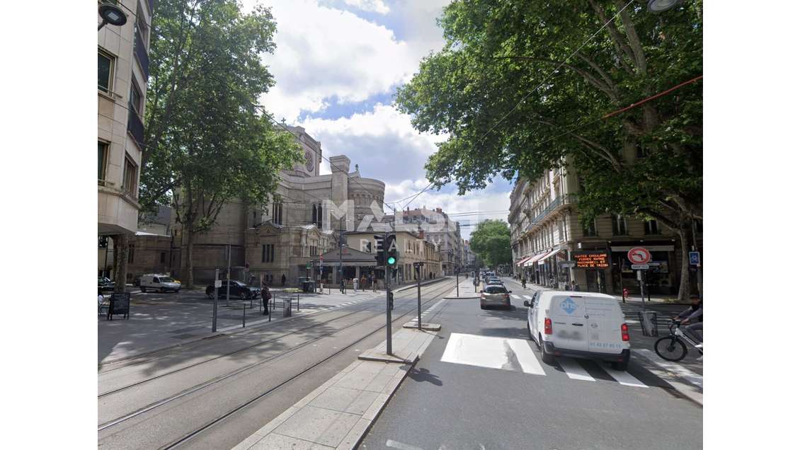 A louer local commercial 90m² à Lyon 3e Part-Dieu