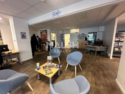 Local à louer 378m² à Lyon 3e métro Place Guichard