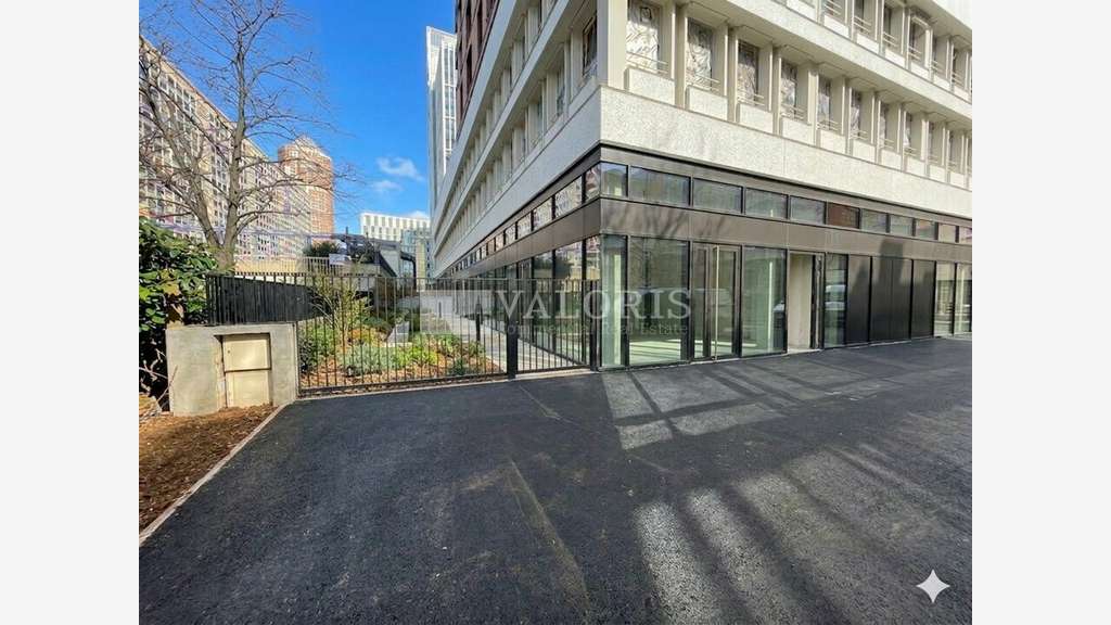 A louer local 98m² belle visibilité Lyon 3e