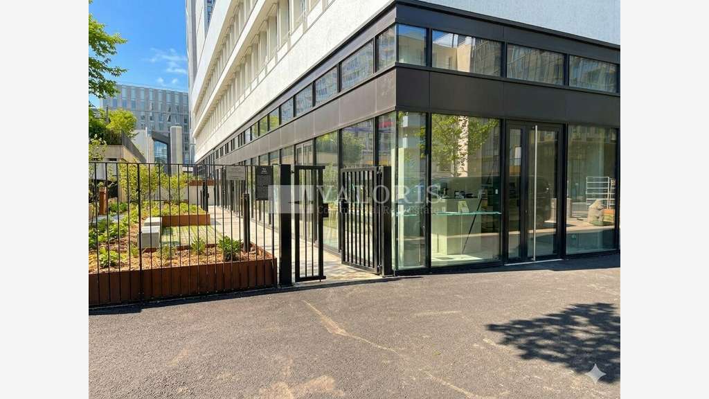 A louer local 98m² belle visibilité Lyon 3e