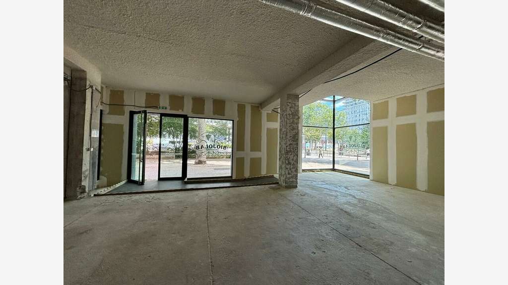 Local commercial 126m² empl stratégique Lyon 3e