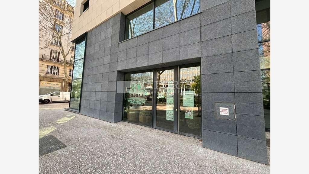 Local commercial 126m² empl stratégique Lyon 3e