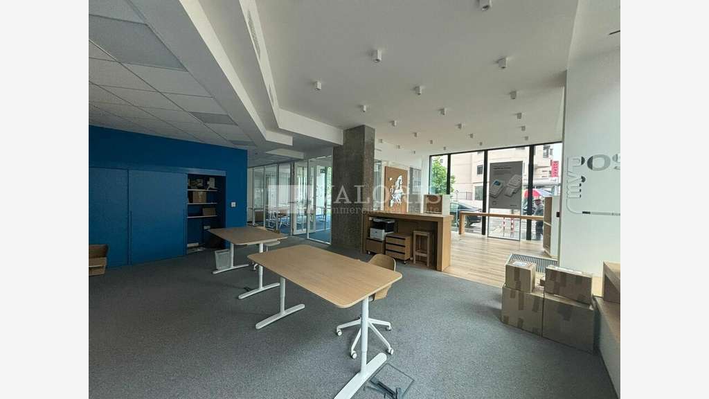 A louer local excellente visibilité 193m² Lyon 3e