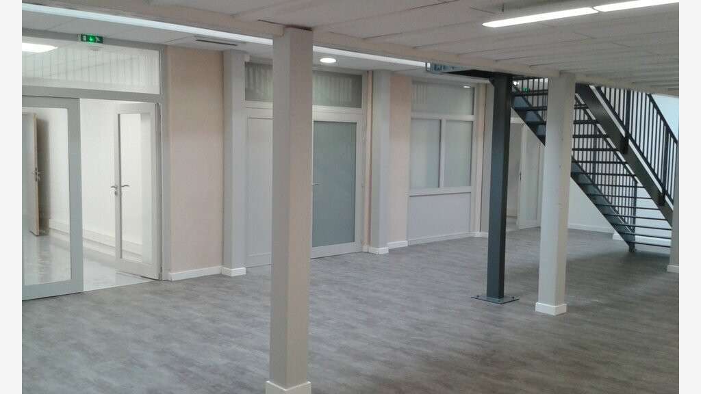 A louer local commercial 235m² Lyon 3e Part Dieu