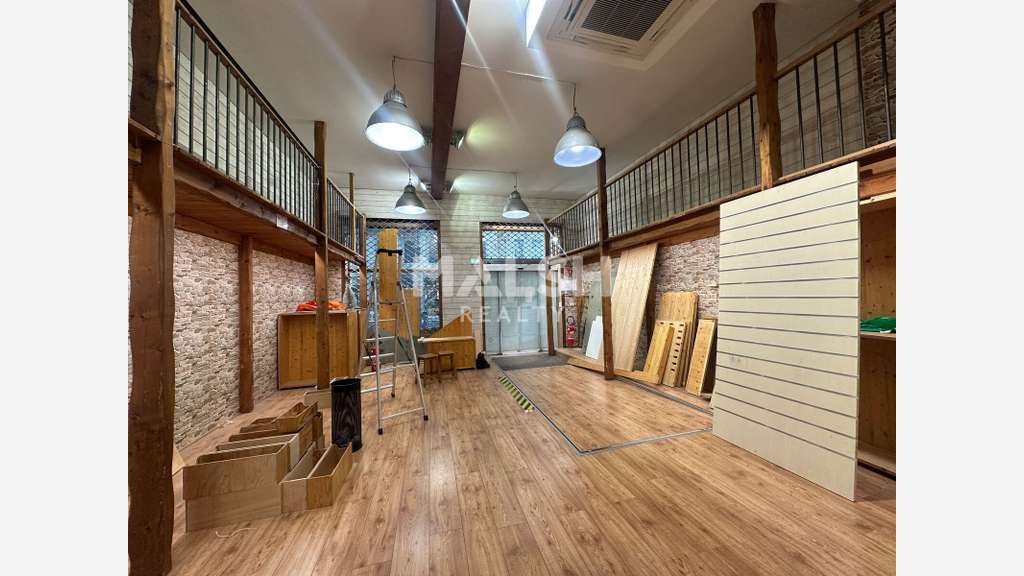 LOCAL COMMERCIAL À LOUER - 174 m² - LYON 3