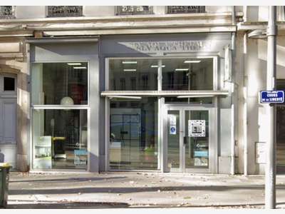 A LOUER LOCAL COMMERCIAL 60 COURS DE LA LIBERTE