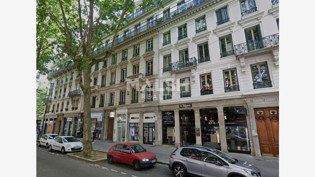 LOCAL COMMERCIAL À LOUER - 162 M² - LYON 3