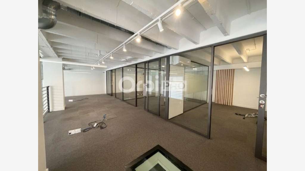 LOCAL COMMERCIAL - 435 m² à louer - LYON CENTRE