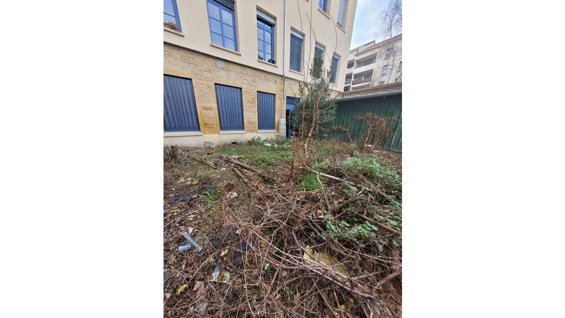 Loue local 250m² avec jardin privatif à Lyon 69004