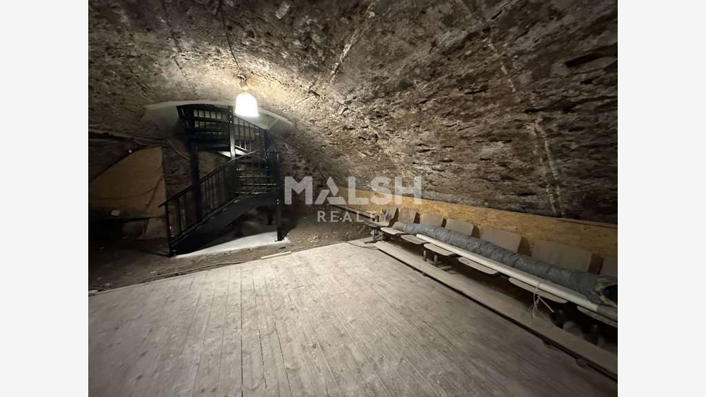 A louer local commercial 115m² rue piétonne Lyon 5