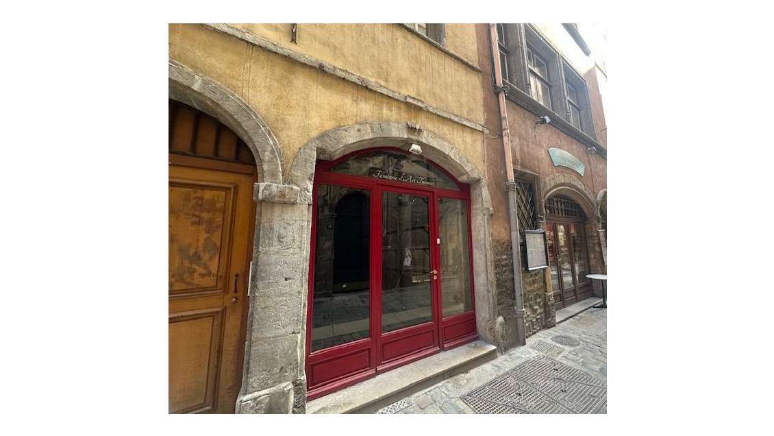 A louer local 12m² emplacement premium Vieux Lyon