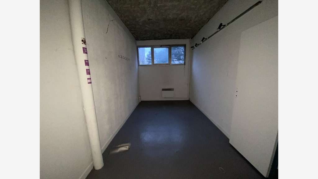 A louer local 55m² à Lyon 5e Point du Jour