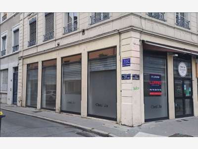 Location local en angle Lyon 3 proche Cr Lafayette