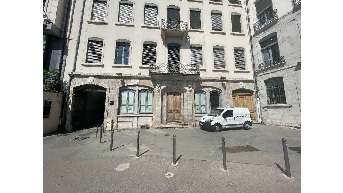A louer local de prestige 195m² Lyon Place Tolozan