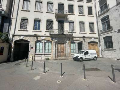 A louer local de prestige 195m² Lyon Place Tolozan
