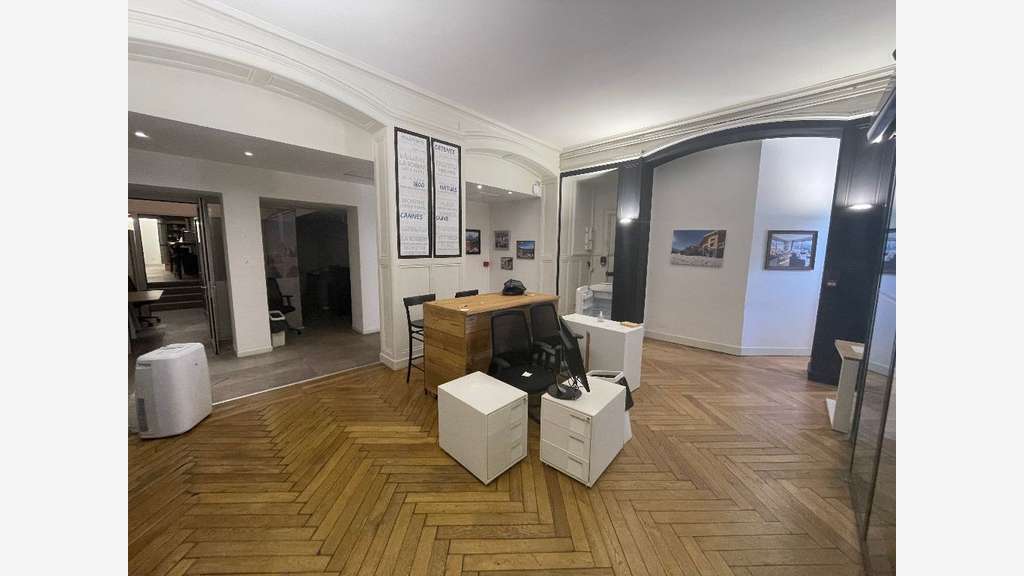 A louer local de prestige 195m² Lyon Place Tolozan