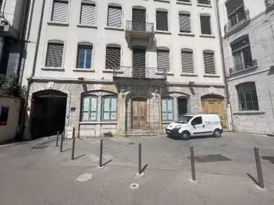 A louer local de prestige 195m² Lyon Place Tolozan