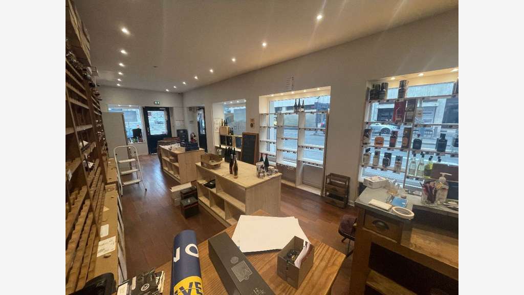 A louer local commercial d'angle 63m² à Lyon 2