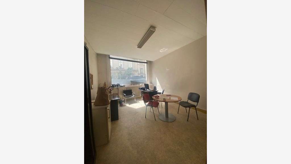 A louer local commercial 87m² quartier dynamique