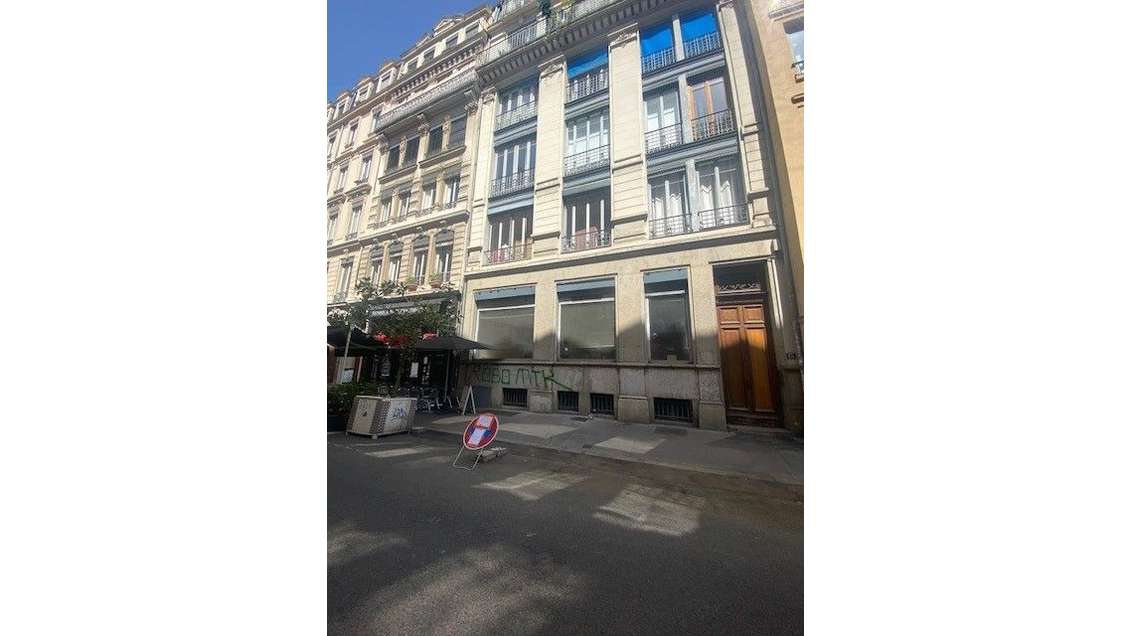 A louer local commercial 87m² quartier dynamique