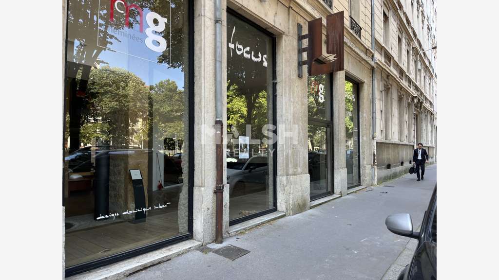 A louer local 180m² Place Puvis de Chavannes