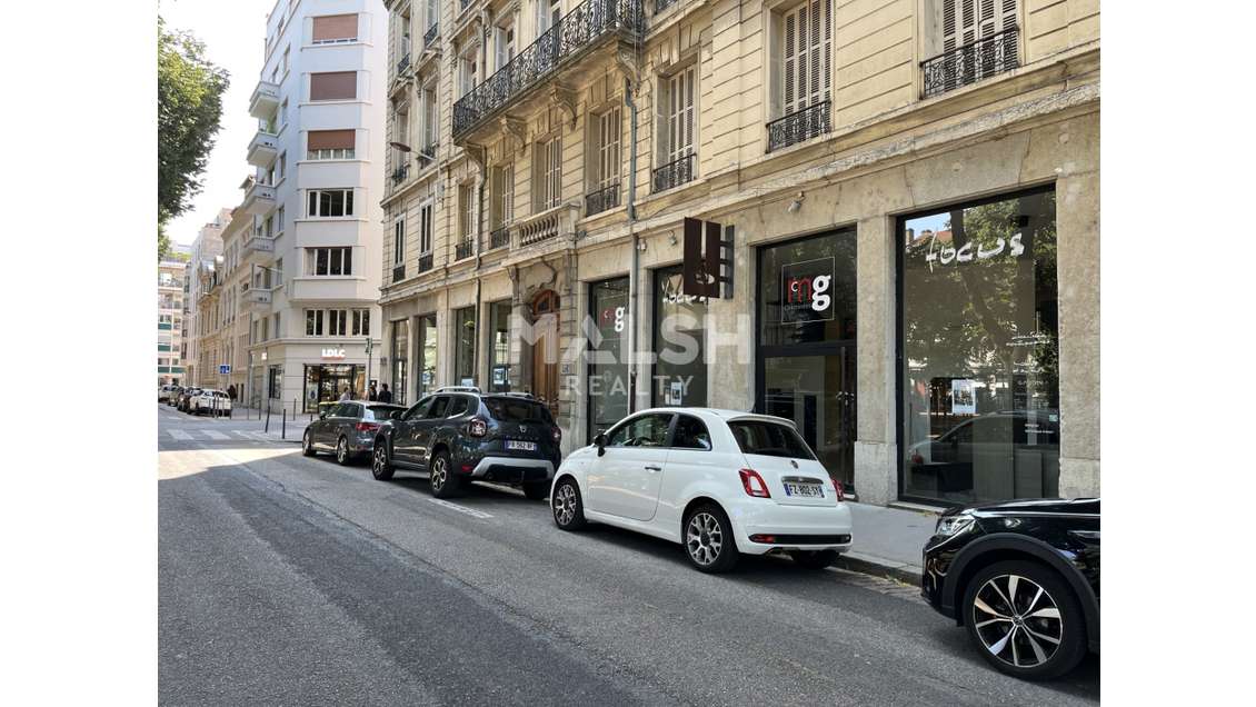 A louer local 180m² Place Puvis de Chavannes