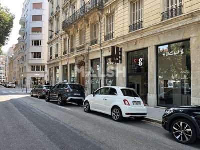 A louer local 180m² Place Puvis de Chavannes